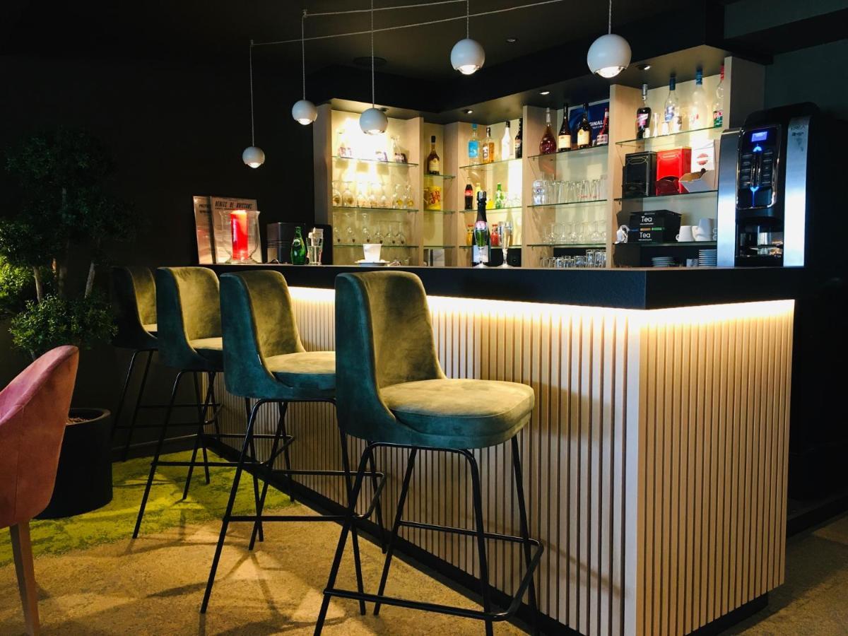 Hotel The Originals Bernay Acropole 外观 照片